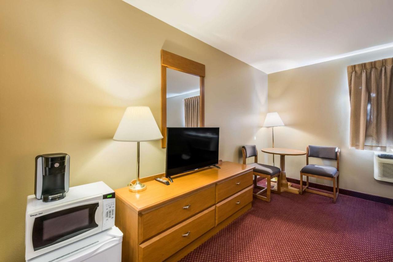 Econo Lodge Rice Lake Εξωτερικό φωτογραφία