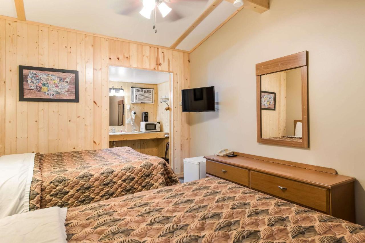 Econo Lodge Rice Lake Εξωτερικό φωτογραφία