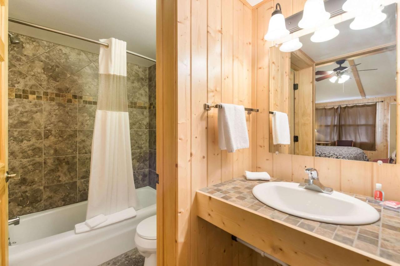 Econo Lodge Rice Lake Εξωτερικό φωτογραφία