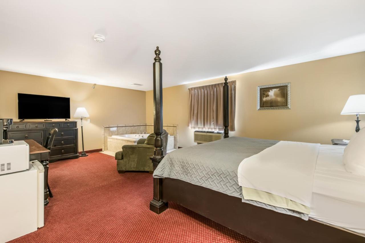 Econo Lodge Rice Lake Εξωτερικό φωτογραφία